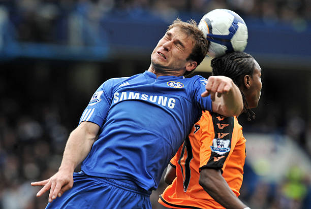 现出强烈的 现出强烈的