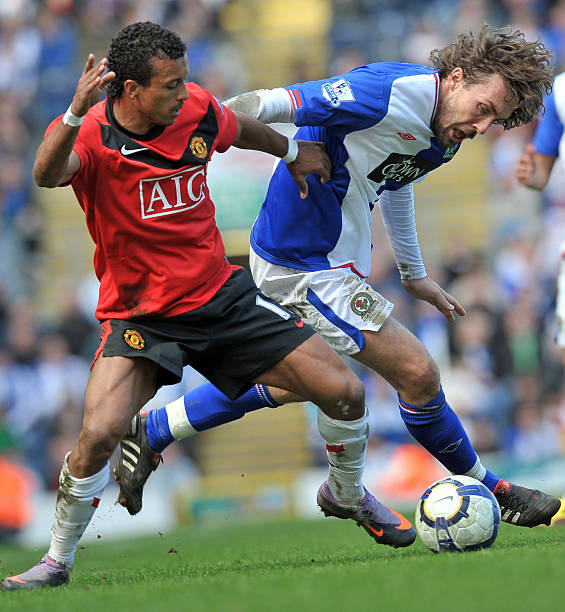 46岁泰国王后晨跑10公里，满面红光到终点，跑步轻松但抱狗挺累.