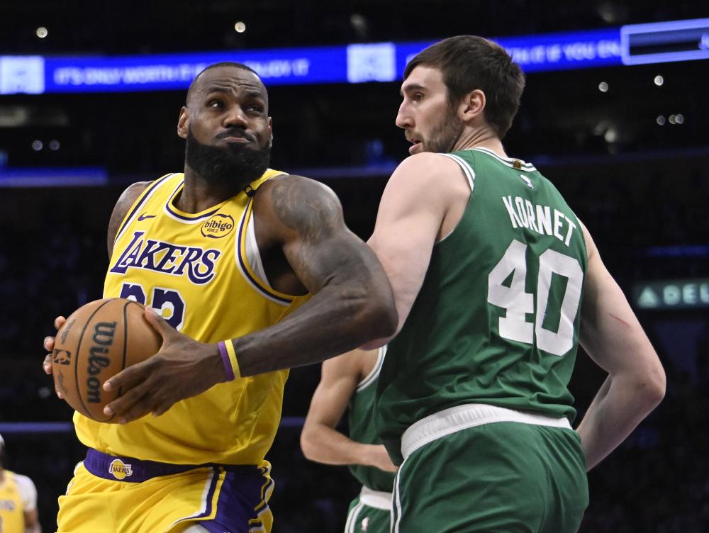 [图]马伦双响菲尔克鲁格1射2传 多特蒙德3-0弗赖堡.