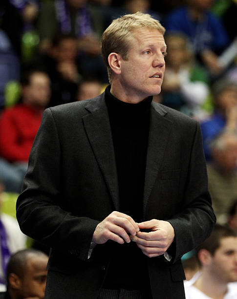 郑州市二七区春晖小学举行“德慧杯”乒乓球班级联赛.